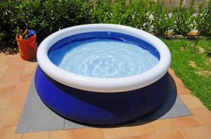 Como Limpar Piscina de Plástico: Um guia de 4 passos